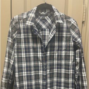 J.Crew 100% cotton button down shirt. Size 6P Worn once.